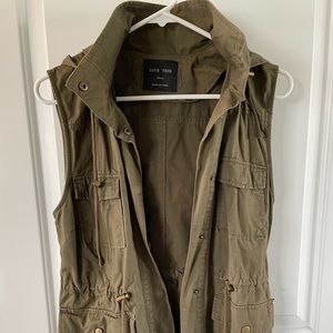 Love Tree army green utility vest. Size small.